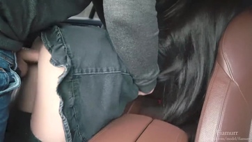 Tini barátnő a kocsiban szexel Thumb