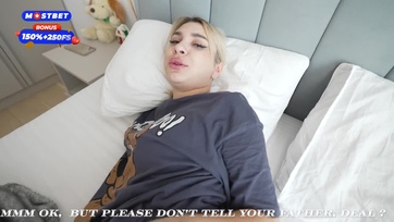A mostoha fiacskája életerős szerszámára kelt a nagy picsájú milf és hagyta hogy meghágja Thumb