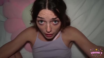 Az éjjel benézett a mostohaapum a szobámba hogy tisztességgel megpakolja a passzos popókámat Thumb